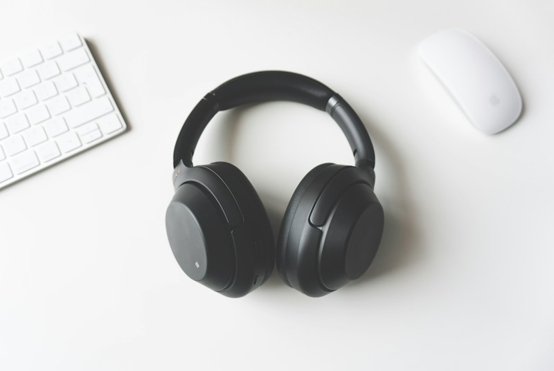Sony WH-1000XM5 Wireless Noise Cancelling Headphones (Hi-Res Audio / LDAC / Bateri 30 Jam)